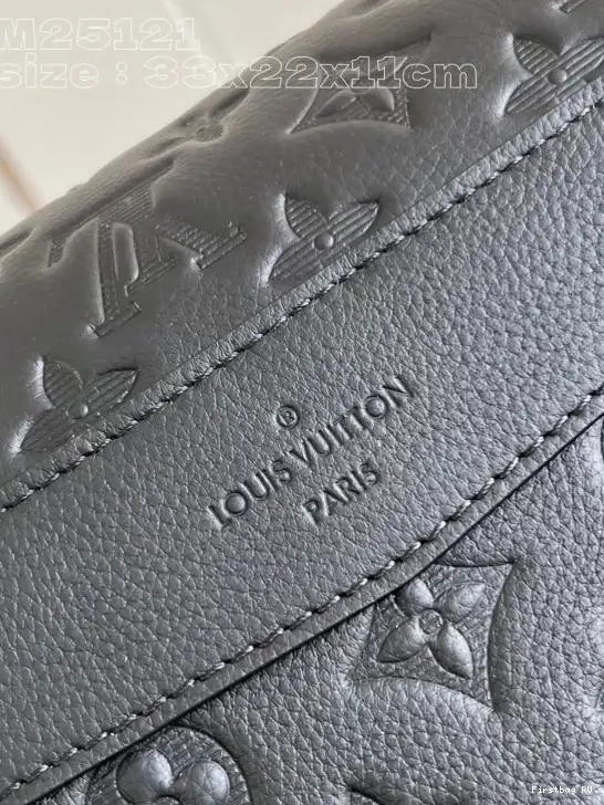 First bag ru Voyager LOUIS Messenger PM-33*22.5*11CM VUITTON 0611